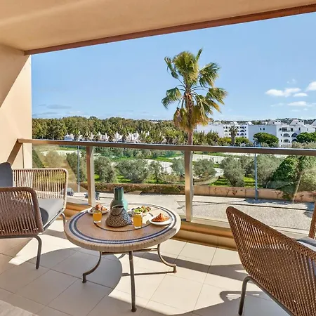 Luxurious 3bdr Salgados Flat With Pool By Lovelystay Guia (Faro)