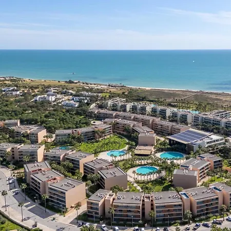 Luxurious 3bdr Salgados Flat With Pool By Lovelystay