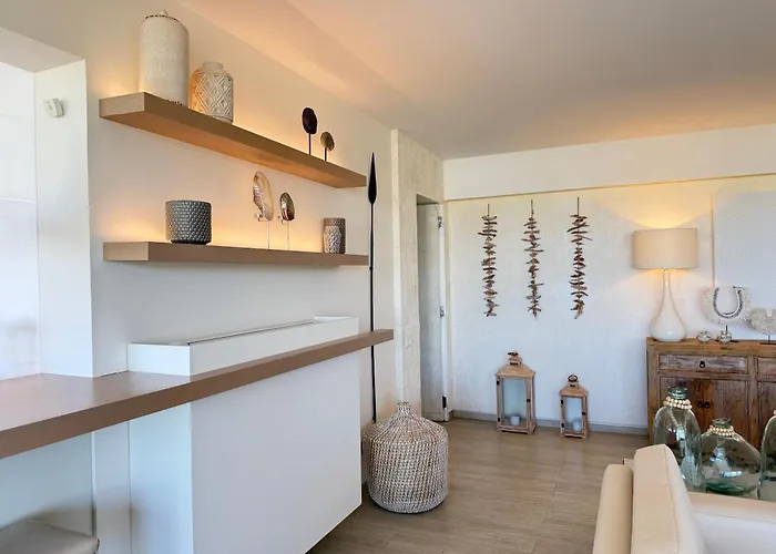 Luxurious 3bdr Salgados Flat With Pool By Lovelystay 아파트