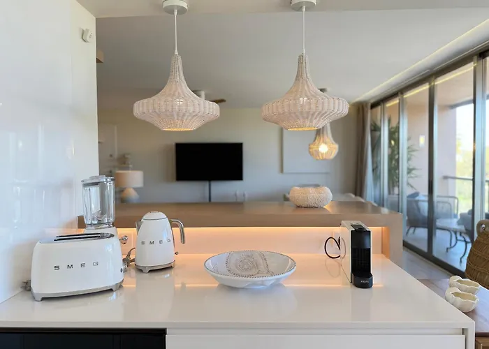 아파트 Luxurious 3bdr Salgados Flat With Pool By Lovelystay 기아