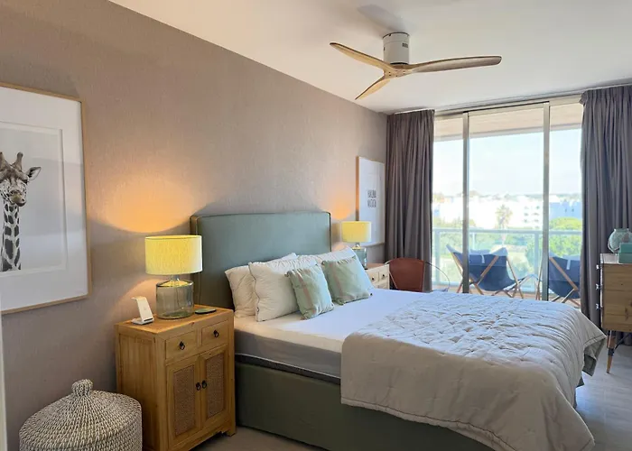 아파트 Luxurious 3bdr Salgados Flat With Pool By Lovelystay *