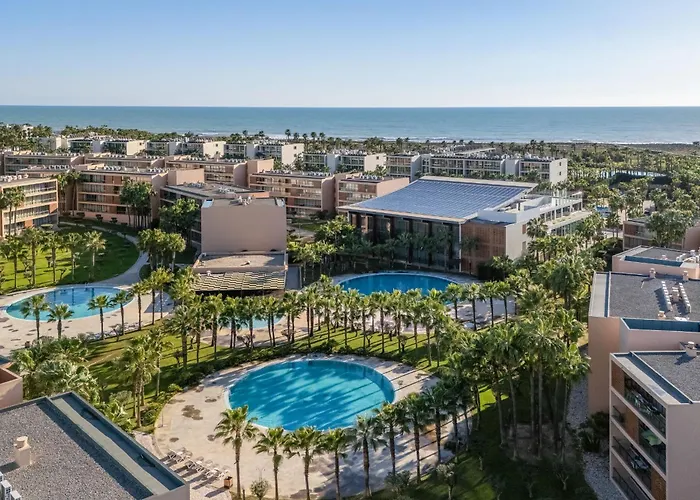 Luxurious 3bdr Salgados Flat With Pool By Lovelystay 아파트