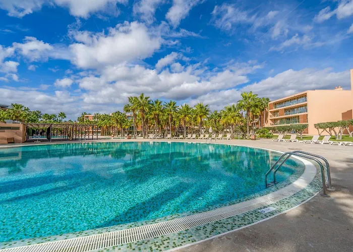 Luxurious 3bdr Salgados Flat With Pool By Lovelystay