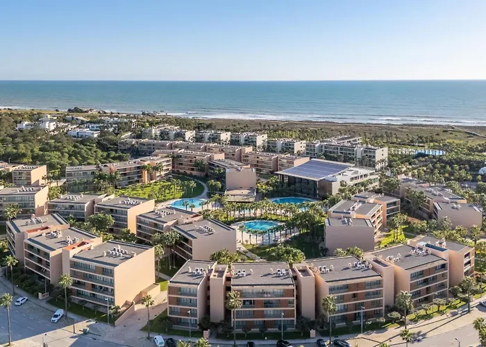 아파트 Luxurious 3bdr Salgados Flat With Pool By Lovelystay